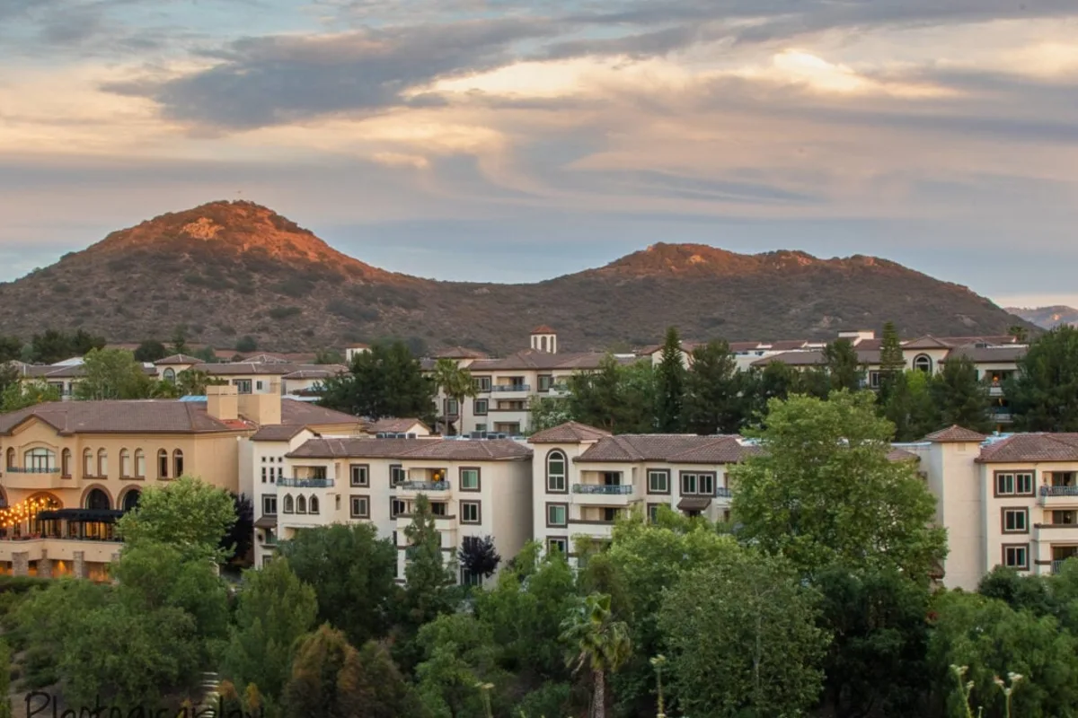 Casa de las Campanas website screenshot - Senior living community digital experience